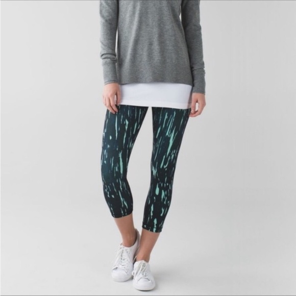 lululemon athletica Pants - Lululemon Wunder Under Crop III Painted Animal Menthol Black Size 8